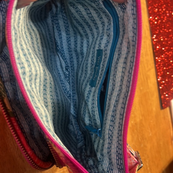 Vera Bradley Cross body all in one purse. Only used 1 time. - Picture 4 of 5